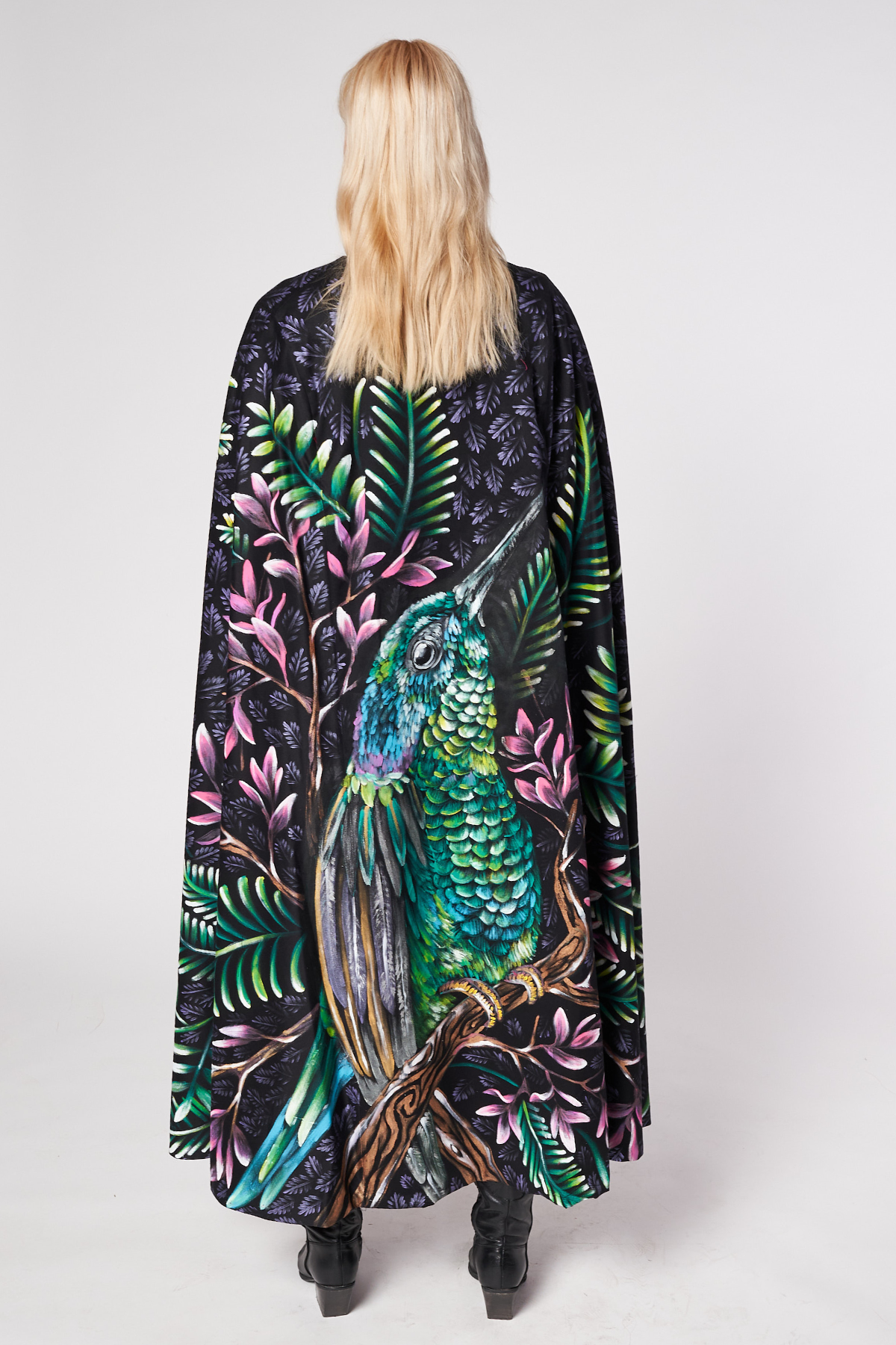 MANTELLA LUNGA DIPINTA E RICAMATA A MANO - COLIBRI