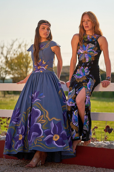 ABITO LUNGO CORSETTO CON SPALLINE DIPINTO A MANO – GUACAMAYA