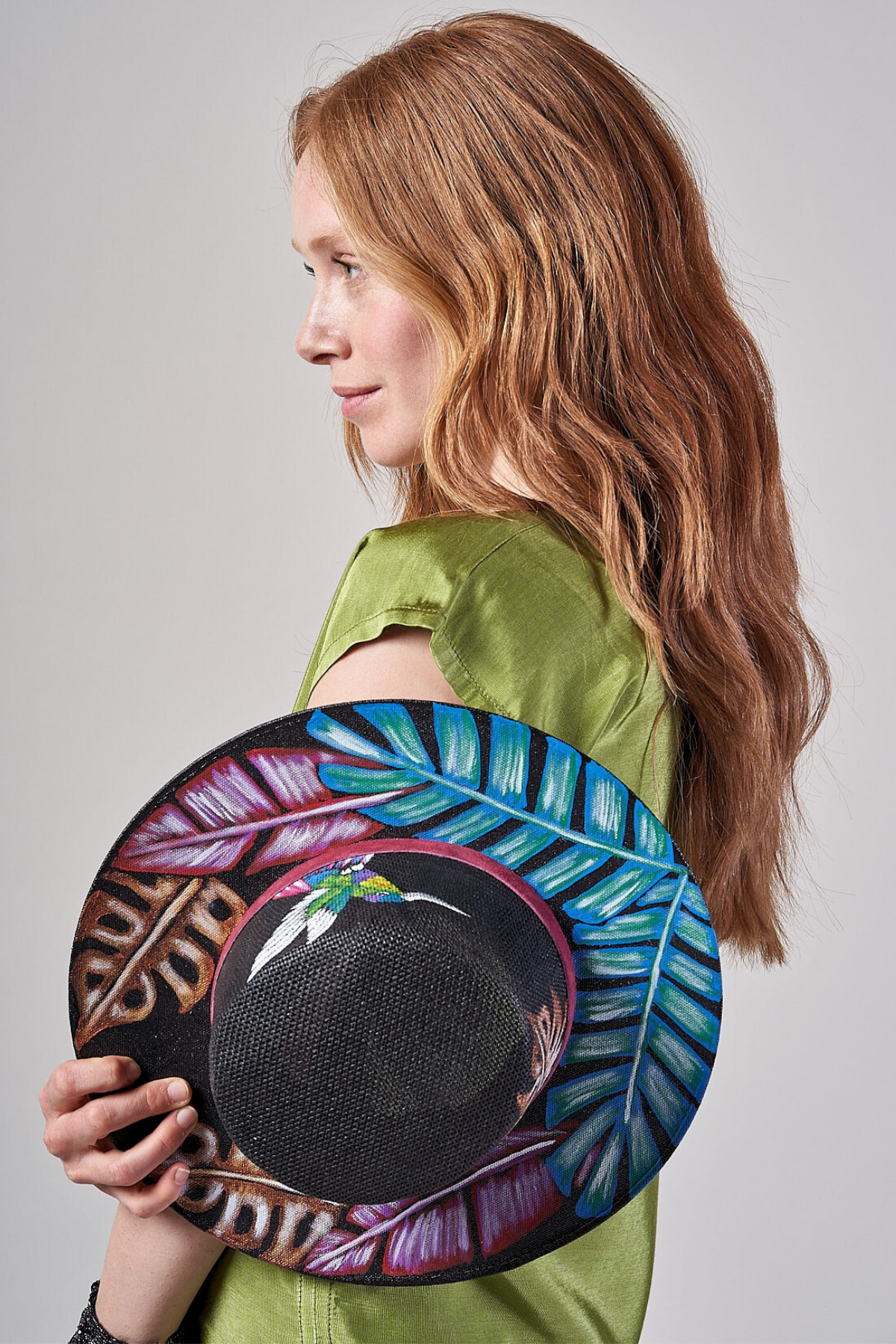 CAPPELLO TESA LARGA DIPINTO A MANO – COLIBRI