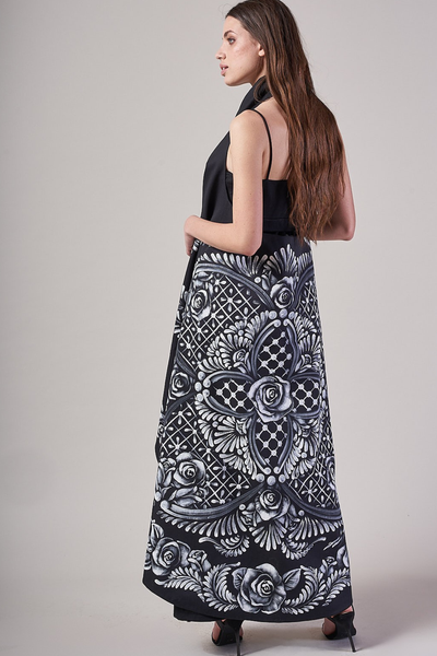 MANTELLA LUNGA SCHIENA SCOPERTA DIPINTA A MANO – ROSAS TALAVERA