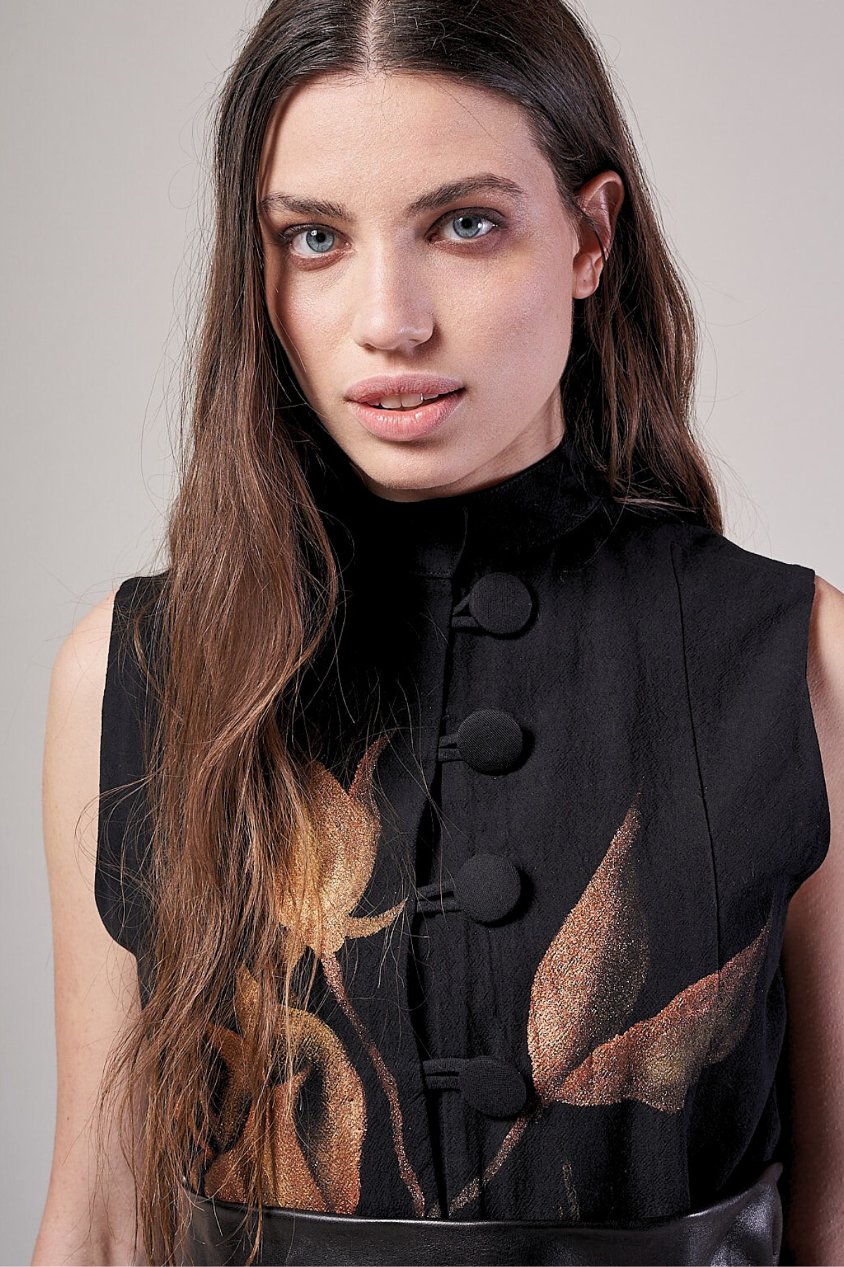 ABITO LUNGO COLLETTO ALLA COREANA DIPINTO A MANO - ROSAS ORO