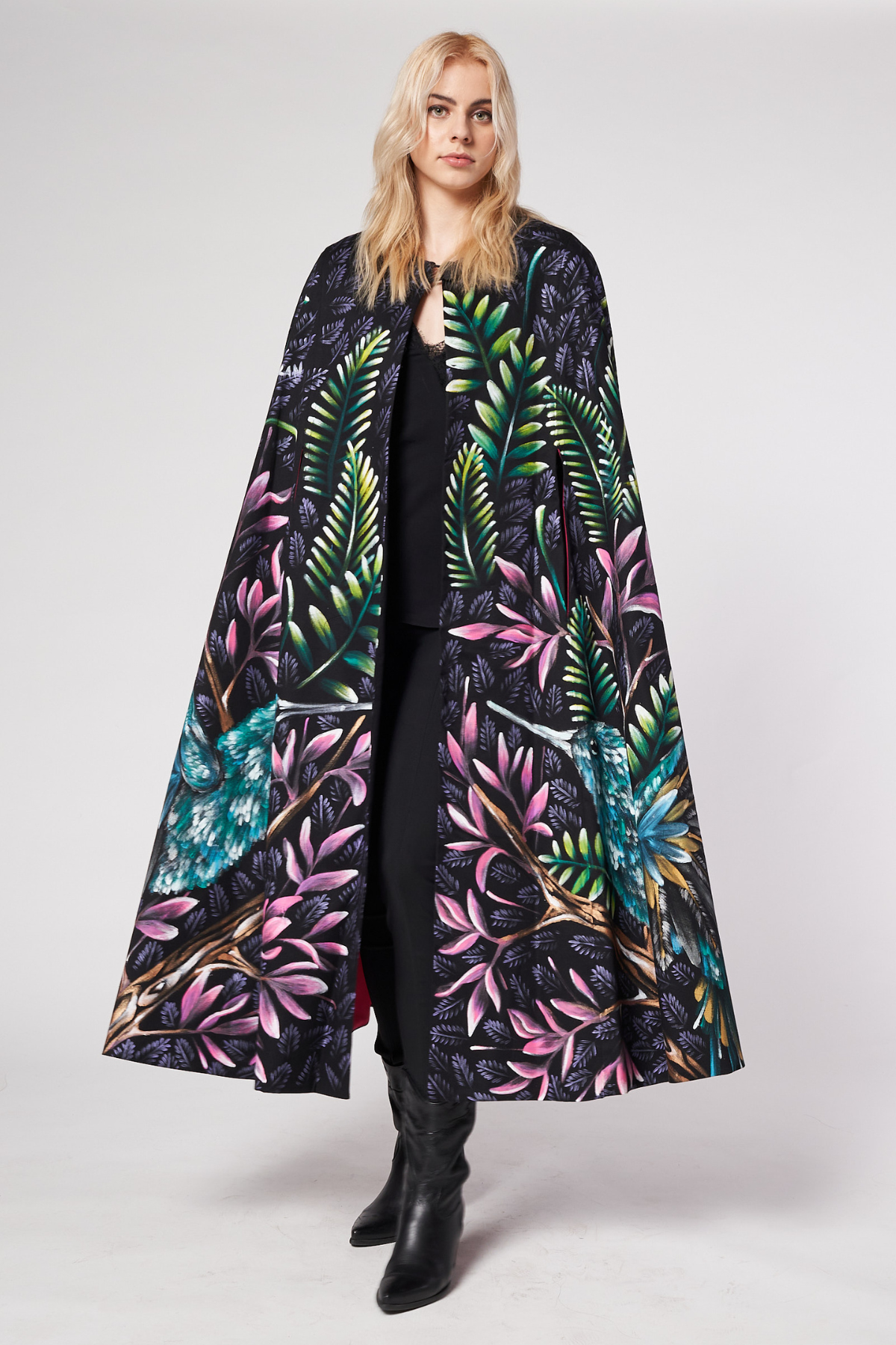 MANTELLA LUNGA DIPINTA E RICAMATA A MANO - COLIBRI