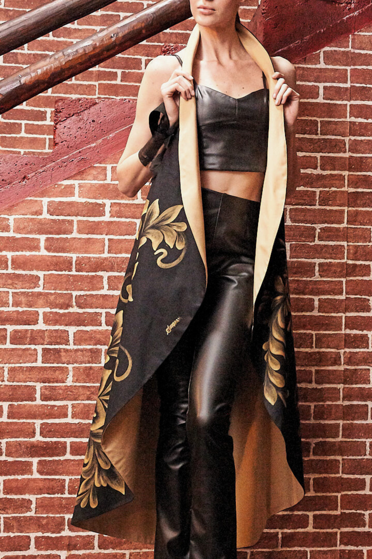 MANTELLA LUNGA SCHIENA SCOPERTA DIPINTA A MANO – FLOR TALAVERA