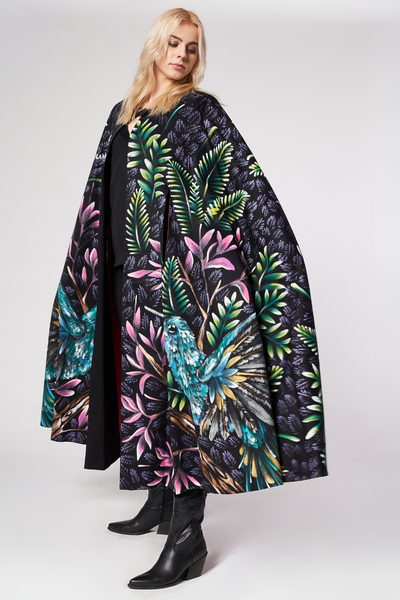 MANTELLA LUNGA DIPINTA E RICAMATA A MANO - COLIBRI