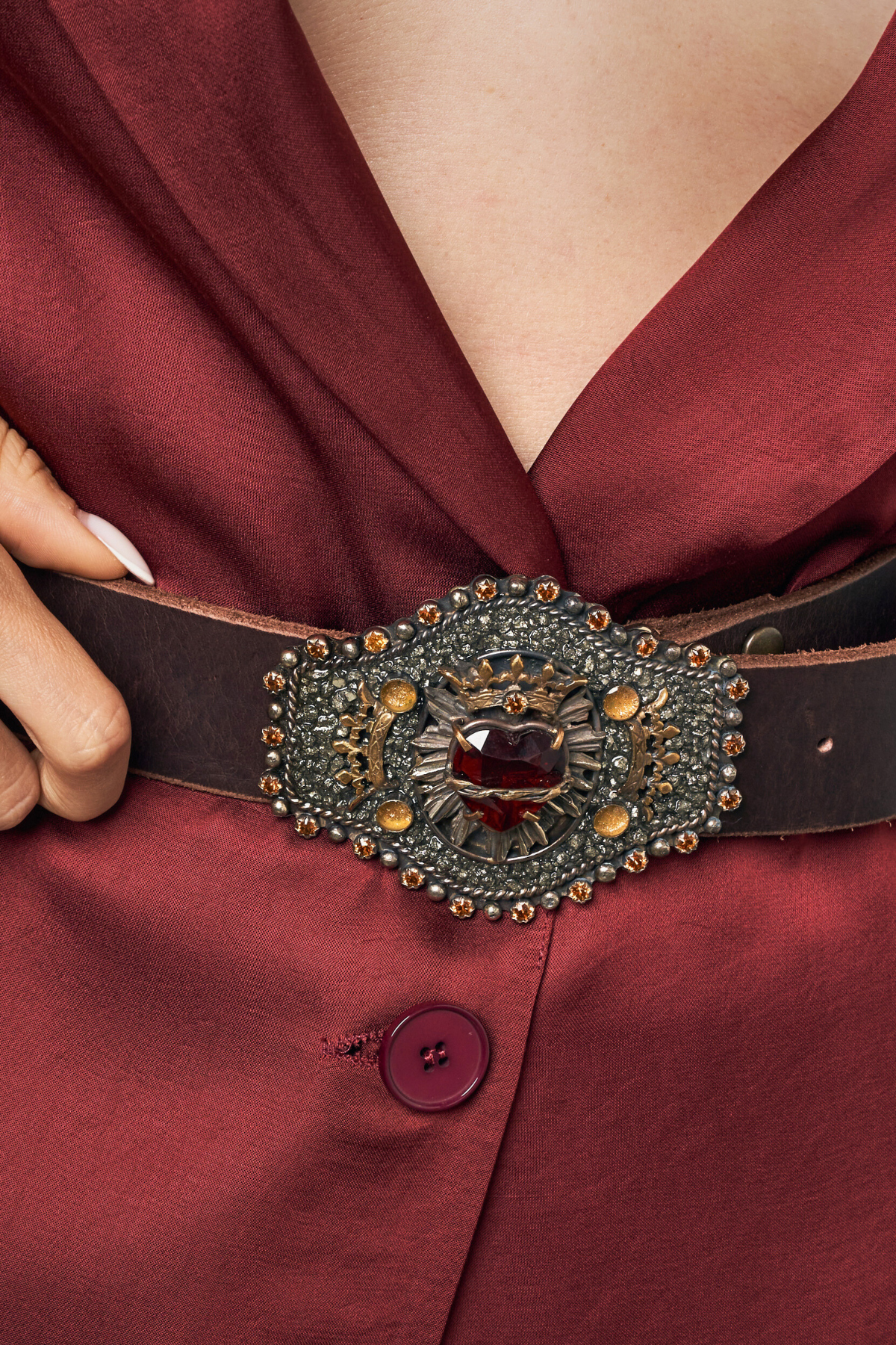 CORAZON SAGRADO BELT WITH CROWN, CRYSTALS AND FACETED GLASS
