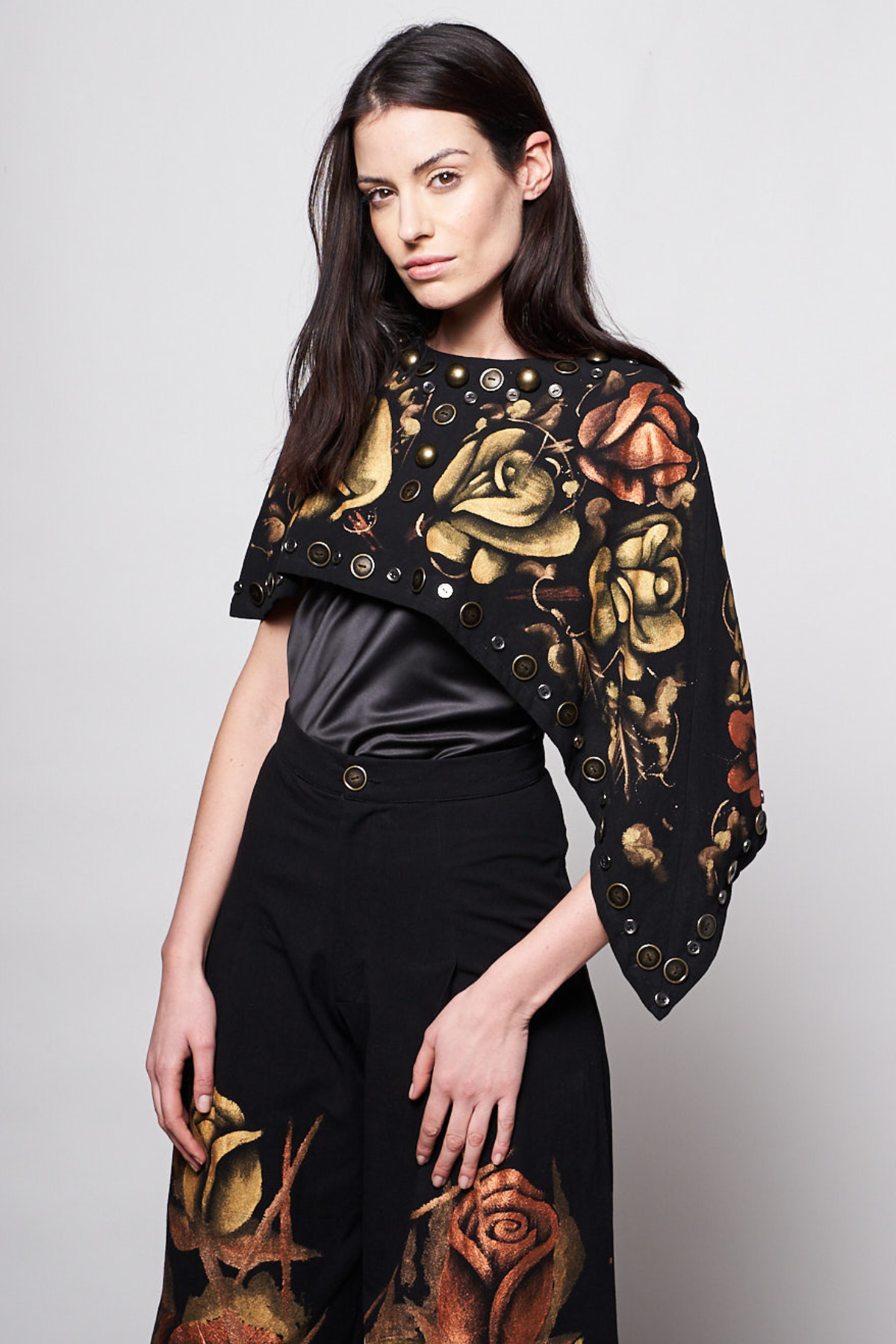 HAND-PAINTED SHORT CAPE - ROSAS GOLD