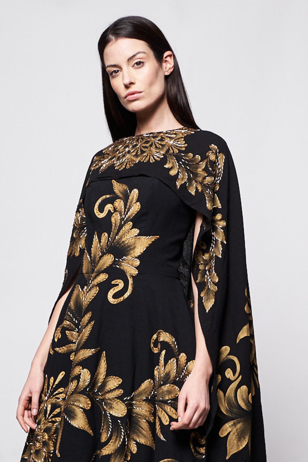 LONG HAND-PAINTED AND HAND-EMBROIDERED CAPE - TALAVERA ORO