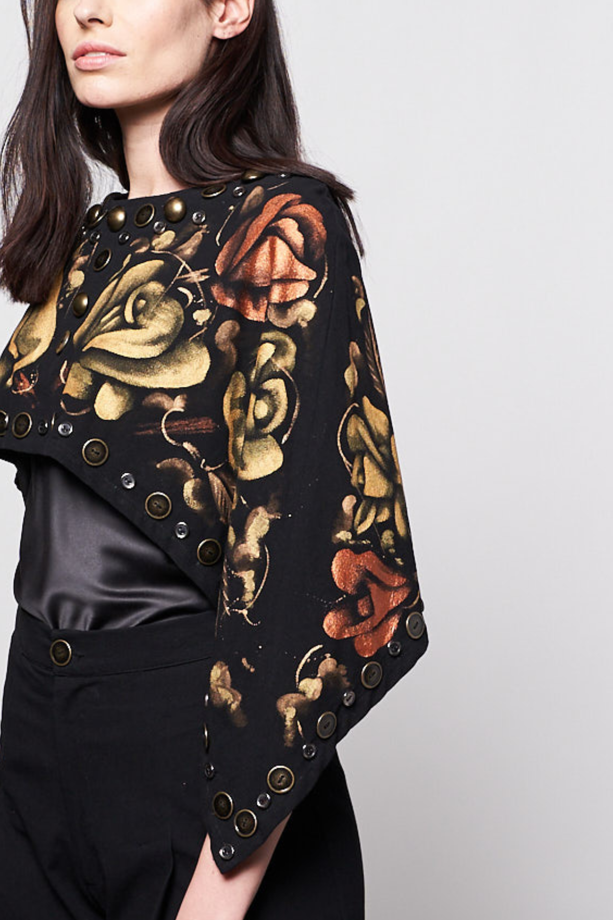 HAND-PAINTED SHORT CAPE - ROSAS GOLD