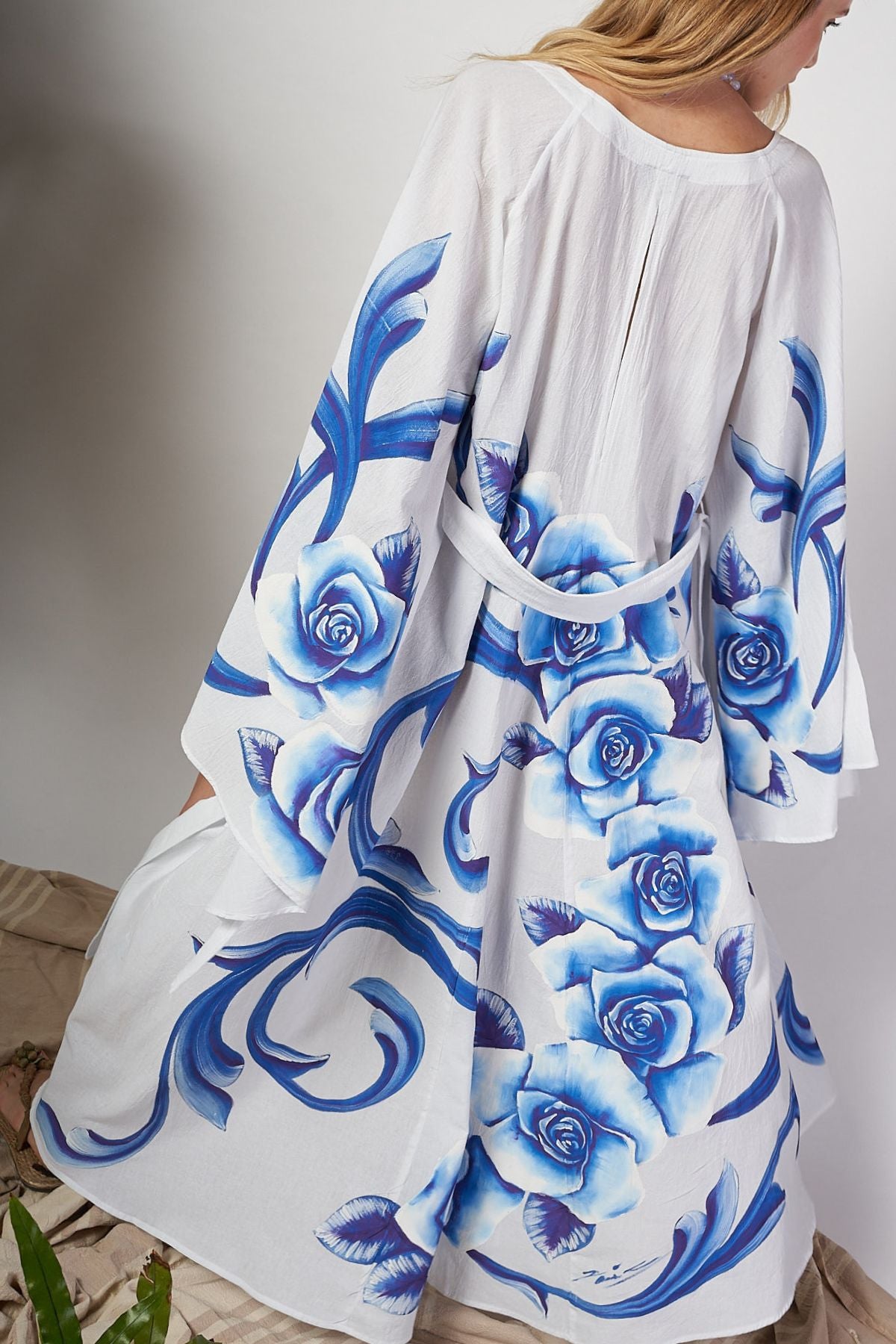 LONG HAND-PAINTED KIMONO DRESS - ROSAS AZULES