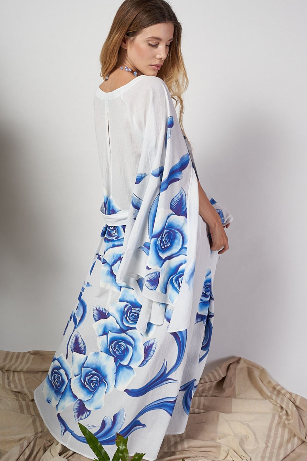 LONG HAND-PAINTED KIMONO DRESS - ROSAS AZULES