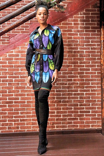 ABITO A CAMICIA DIPINTO A MANO – PLUMAS GUACAMAYA