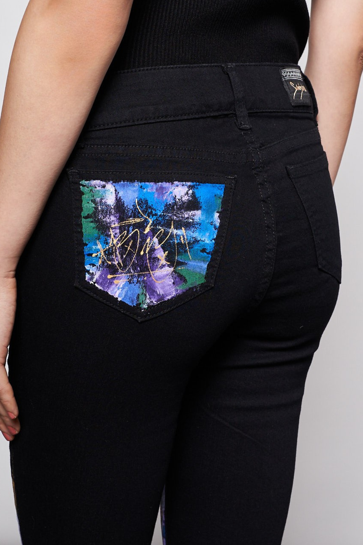 HAND PAINTED BLACK DENIM JEANS - GUACAMAYA