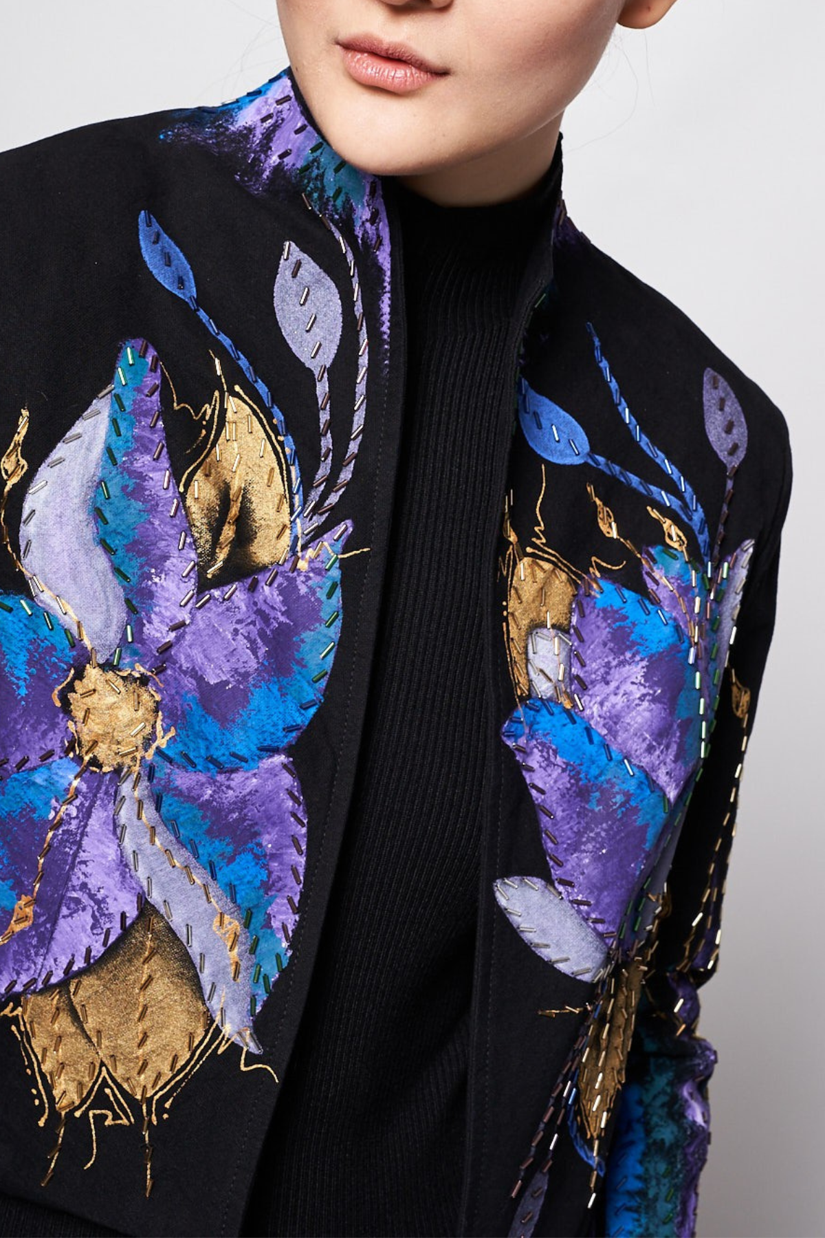 HAND-PAINTED AND HAND-EMBROIDERED JACKET - GUACAMAYA