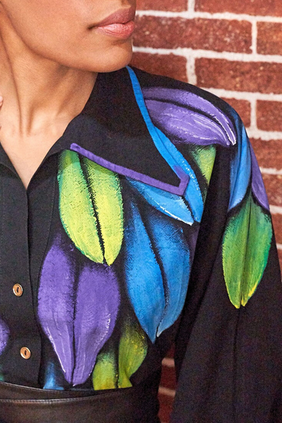 ABITO A CAMICIA DIPINTO A MANO – PLUMAS GUACAMAYA