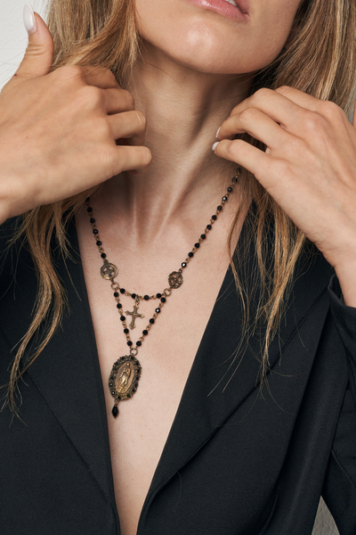 COLLANA VIRGEN DE GUADALUPE CON PENDENTI DECORATIVI E CRISTALLI