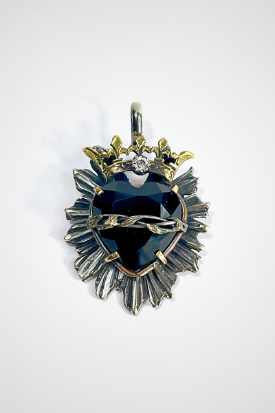 PENDENTE SAGRADO CORAZON CORONA CON CUORE NERO SFACCETTATO A MANO