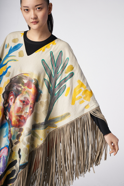 PONCHO LUNGO CON FRANGE DI CAMOSCIO DIPINTO A MANO - INDIGENAS