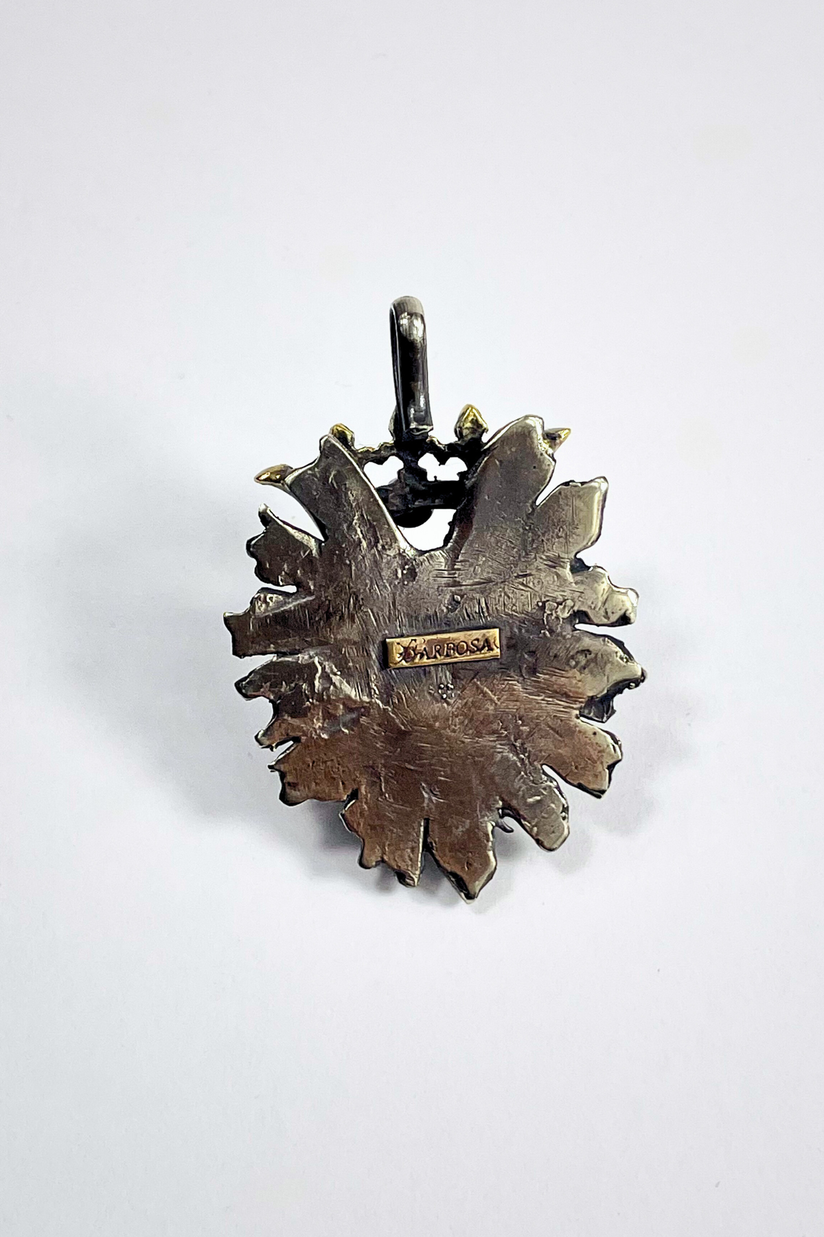 PENDENTE SAGRADO CORAZON CORONA CON CUORE NERO SFACCETTATO A MANO
