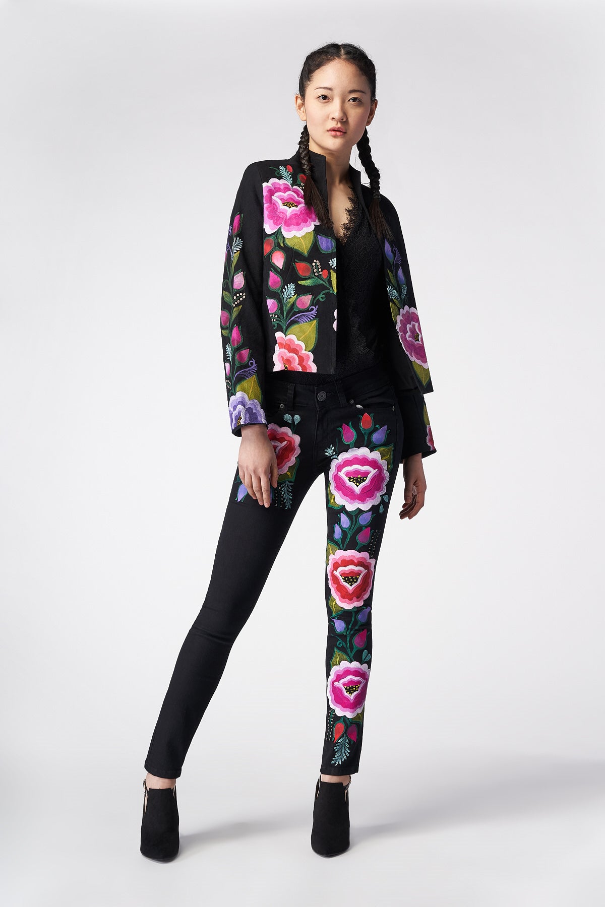 HAND-PAINTED BLACK DENIM STRETCH JEANS WITH PINK FLOWERS - TEXTIL FLORES