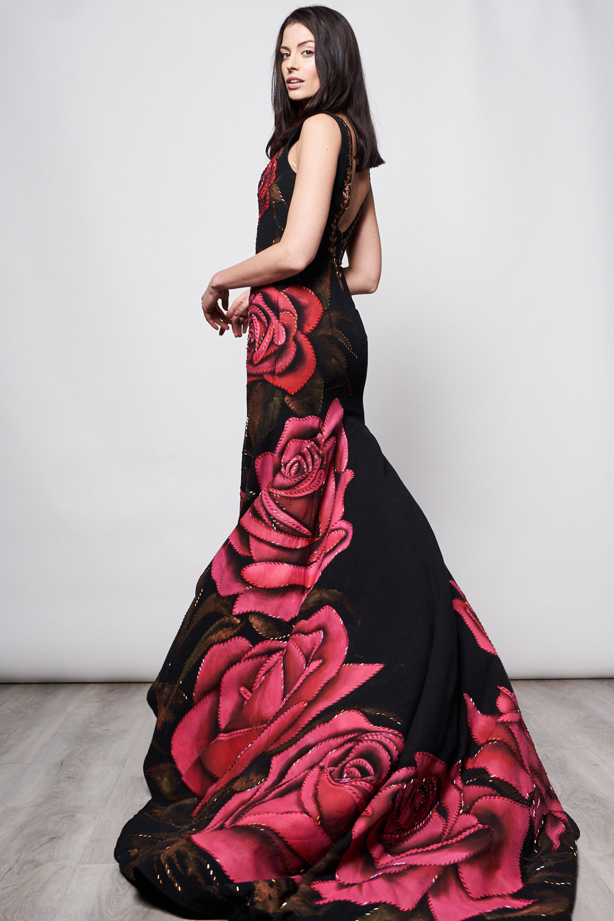 HAND-PAINTED AND HAND-EMBROIDERED WEDDING DRESS - ROSAS ROJAS