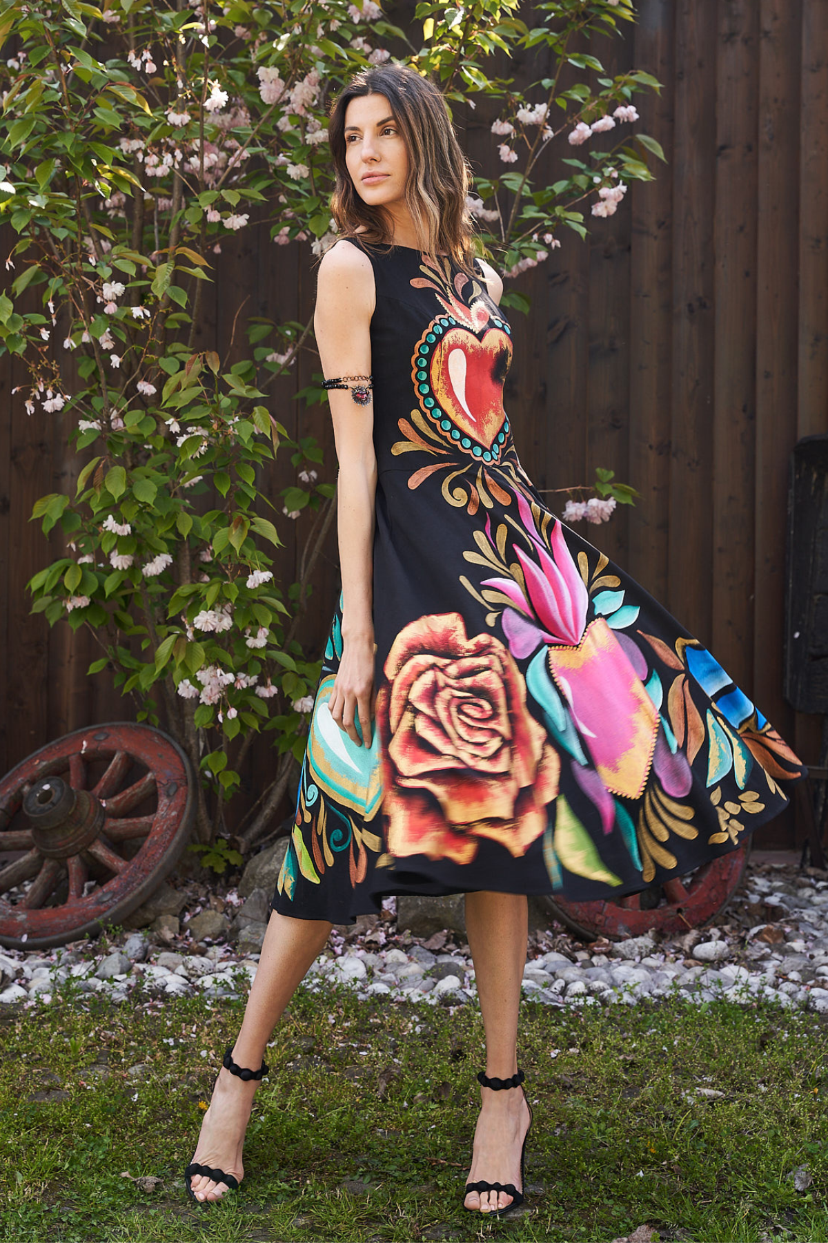 ABITO MIDI A CAMPANA DIPINTO A MANO - CORAZÓN SAGRADO