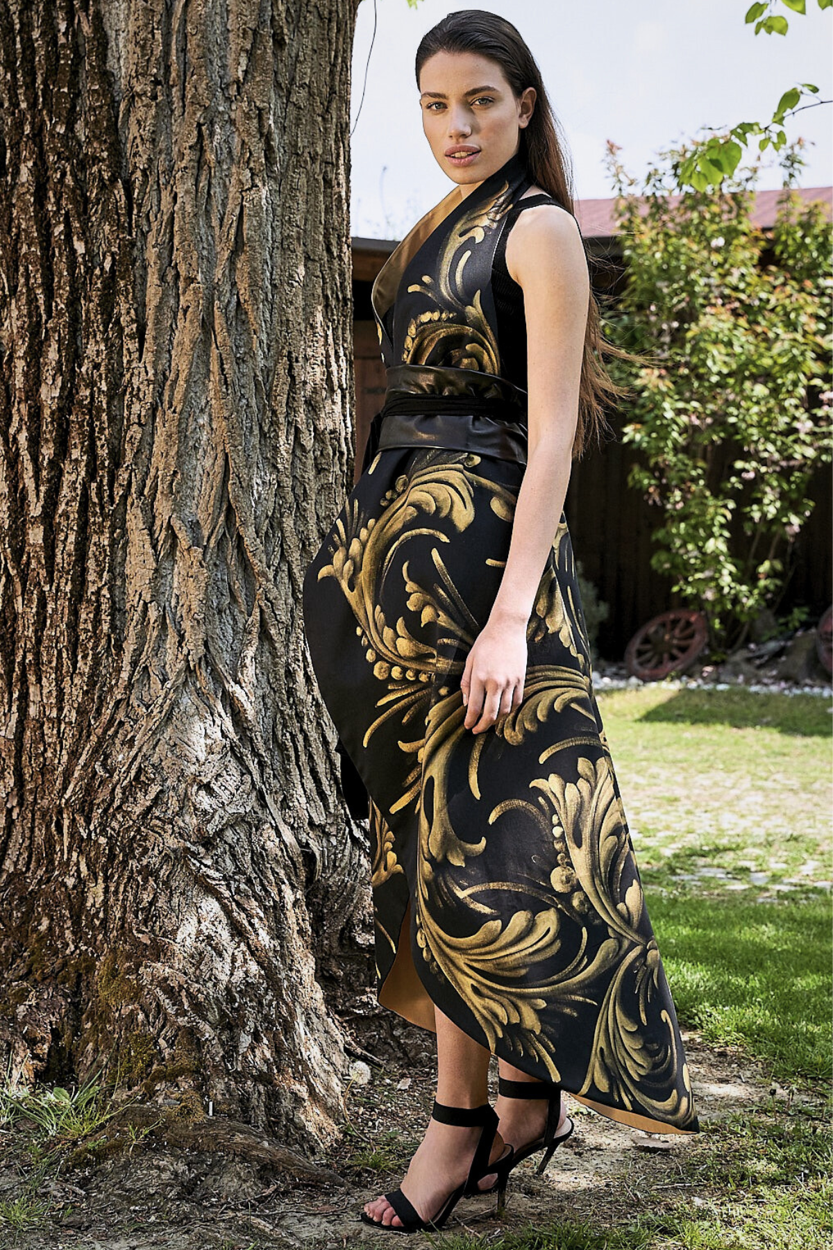 MANTELLA LUNGA SCHIENA SCOPERTA DIPINTA A MANO – TALAVERA BARROCA