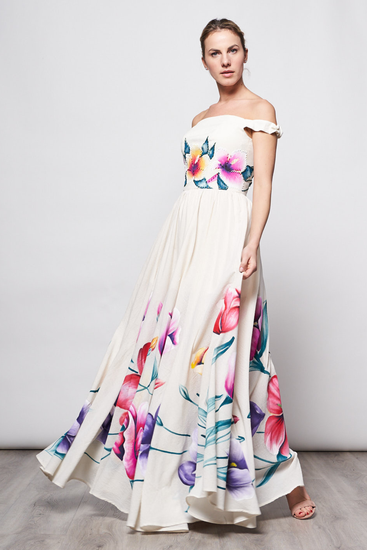 HAND-PAINTED AND HAND-EMBROIDERED LONG DRESS - FLORES