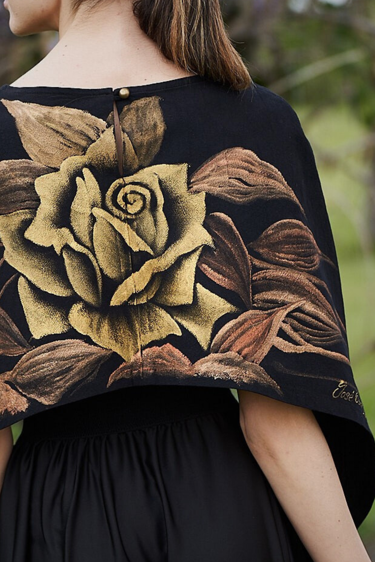 MANTELLA CORTA DIPINTA A MANO – ROSA Y CORAZÓN ORO