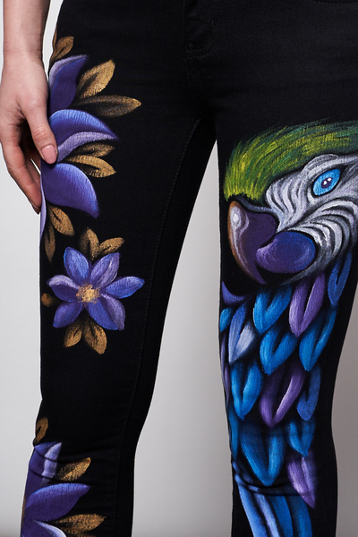 JEANS BLACK DENIM DIPINTI A MANO - GUACAMAYA