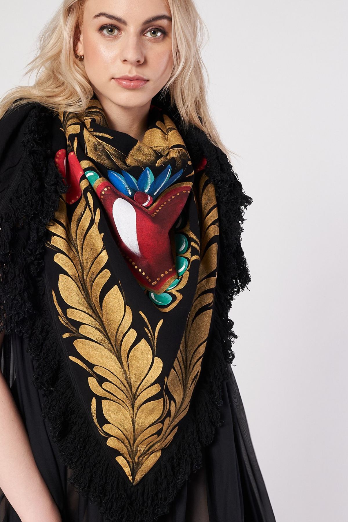 SCIALLE A TRIANGOLO DIPINTO A MANO – CORAZONES