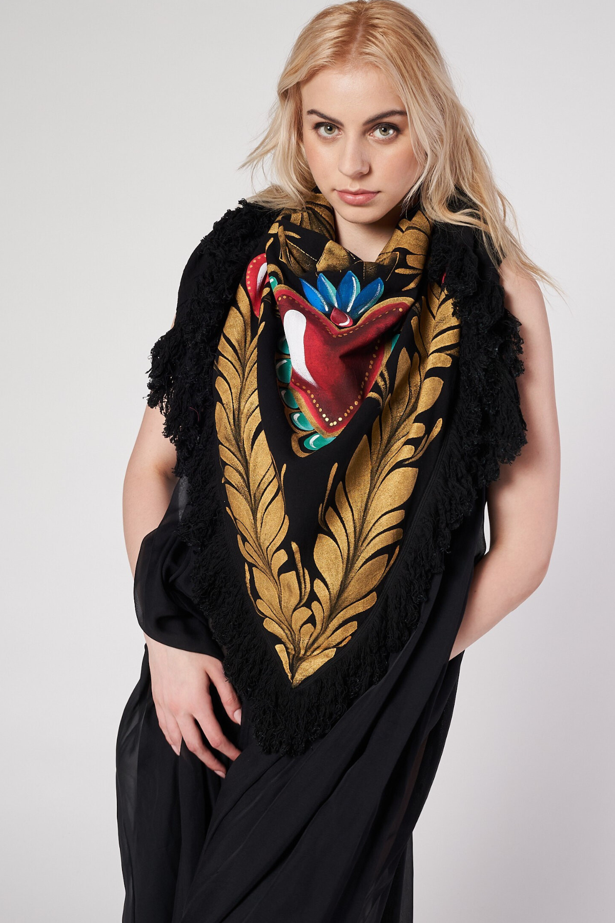 SCIALLE A TRIANGOLO DIPINTO A MANO – CORAZONES