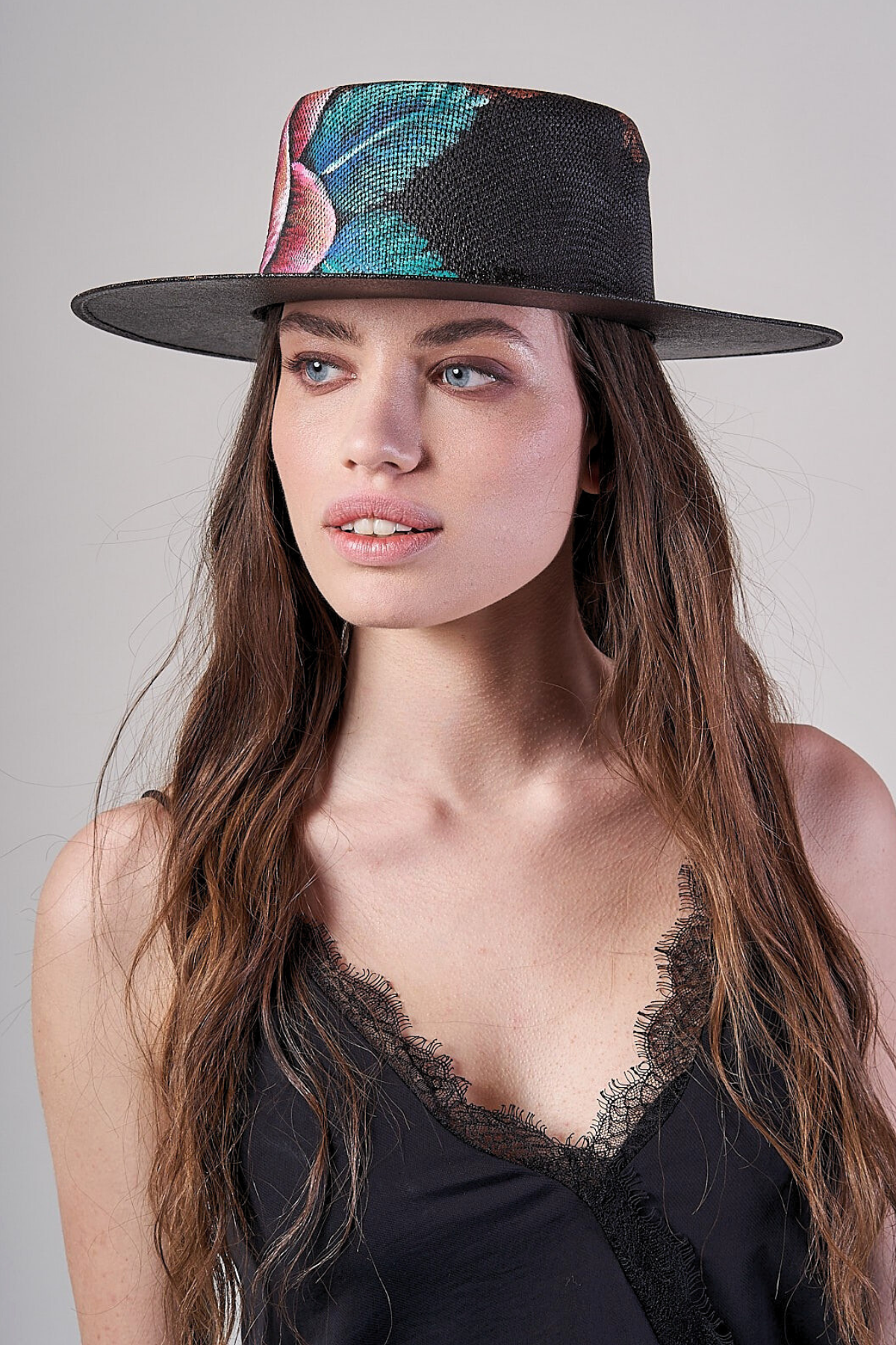 CAPPELLO TESA LARGA DIPINTO A MANO – ROSA