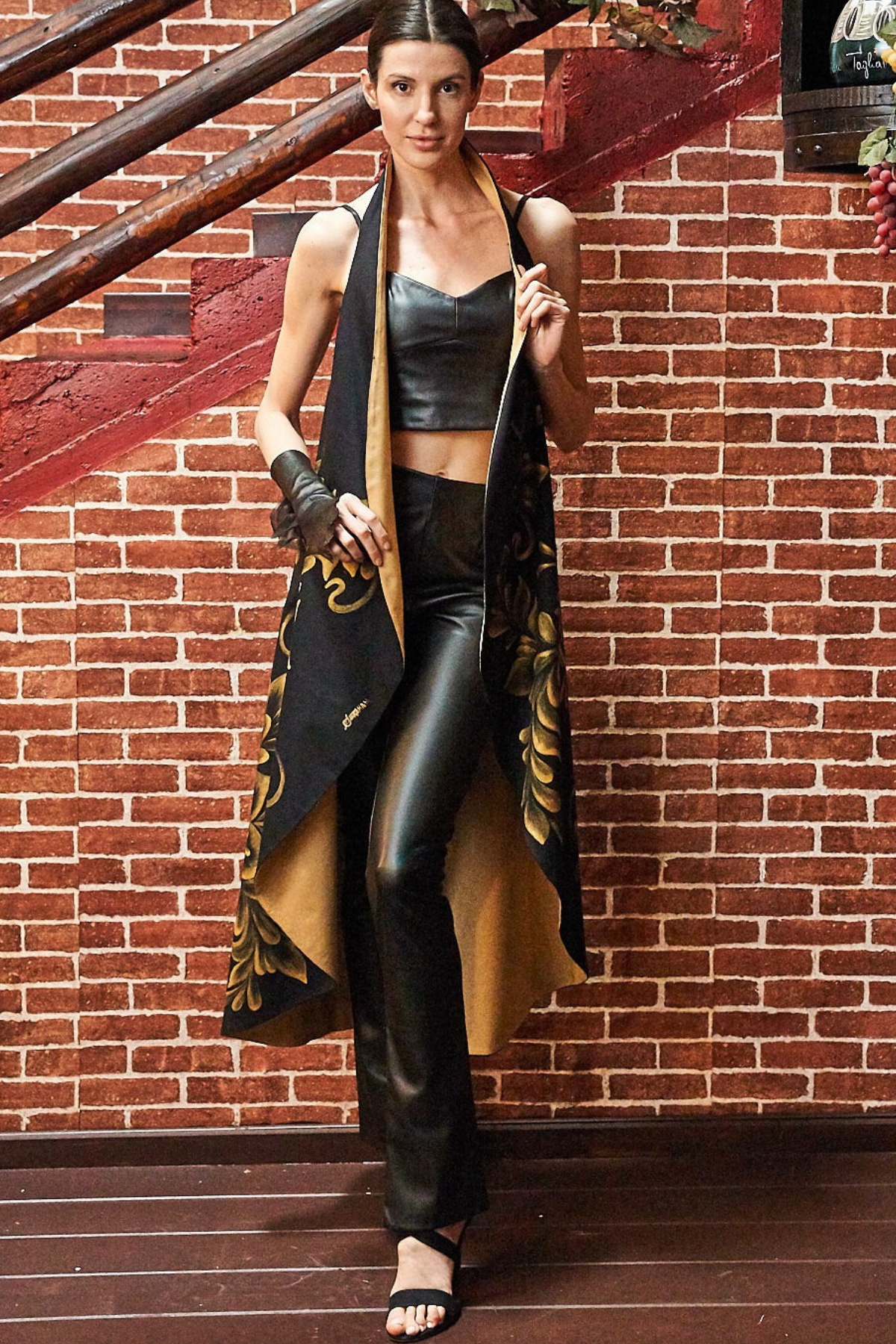 MANTELLA LUNGA SCHIENA SCOPERTA DIPINTA A MANO – FLOR TALAVERA