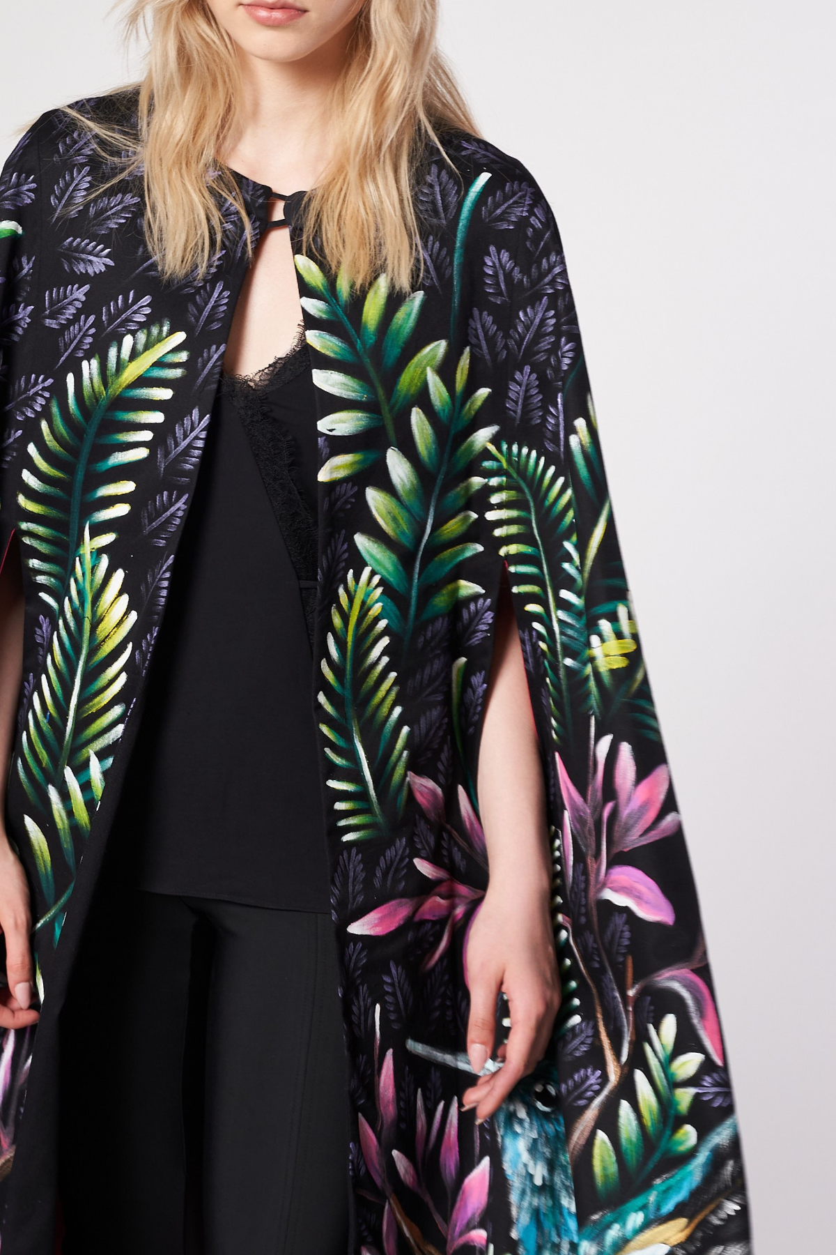 MANTELLA LUNGA DIPINTA E RICAMATA A MANO - COLIBRI