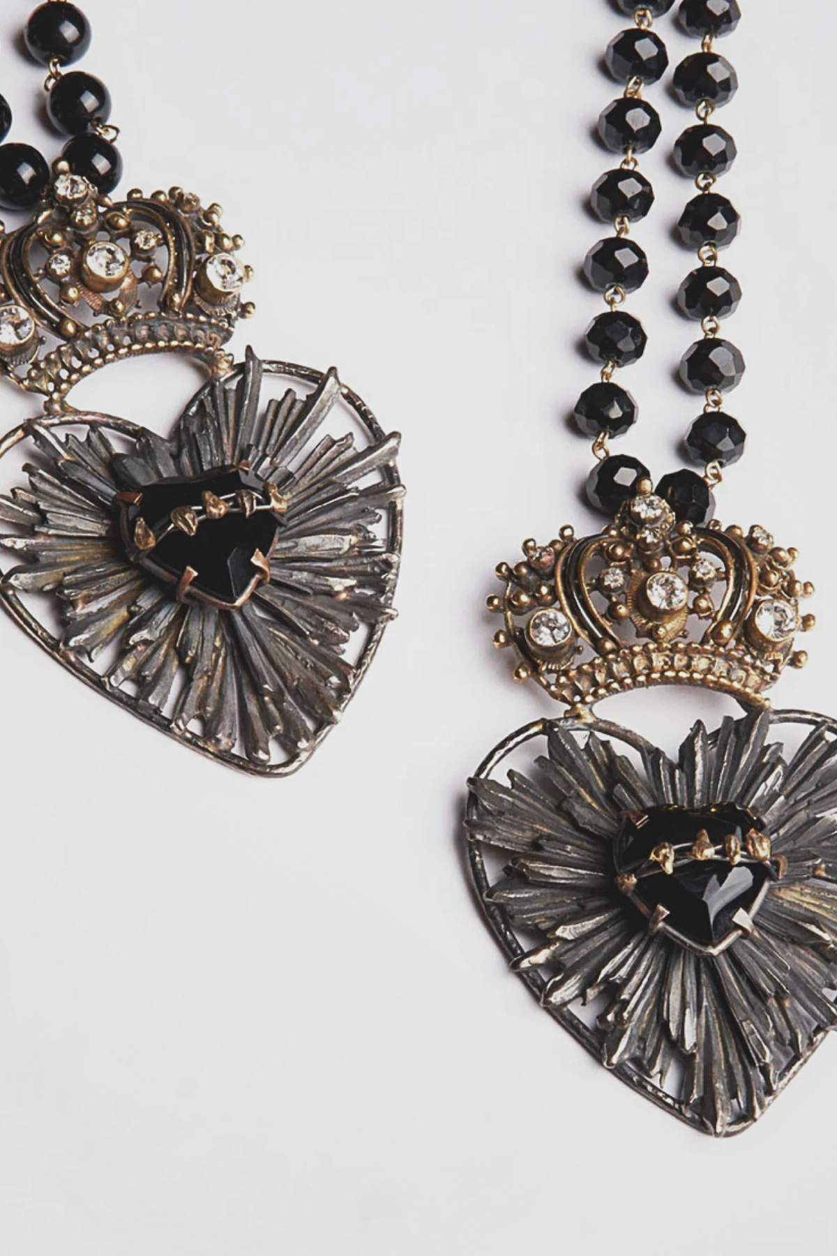 COLLANA SAGRADO CORAZON CORONA NERO CON CRISTALLO SFACCETTATO A MANO E CRISTALLI AMBRA