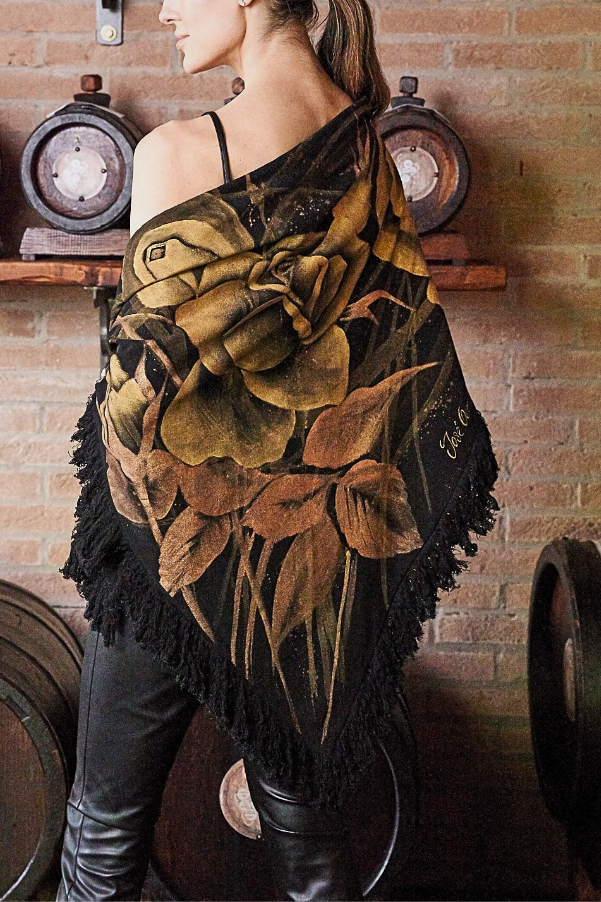 HAND PAINTED TRIANGLE SHAWL - ROSAS GOLD