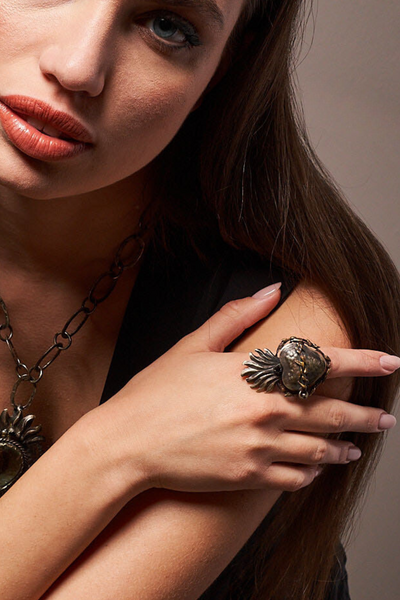 CORAZON SAGRADO RING WITH PHOTO FRAME PENDANT AND FACETED CRYSTAL