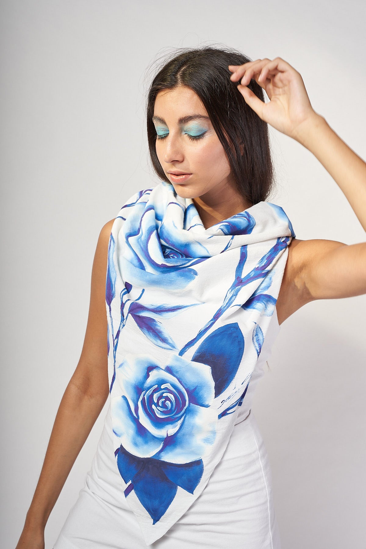 HAND PAINTED TRIANGLE SHAWL - ROSAS AZULES