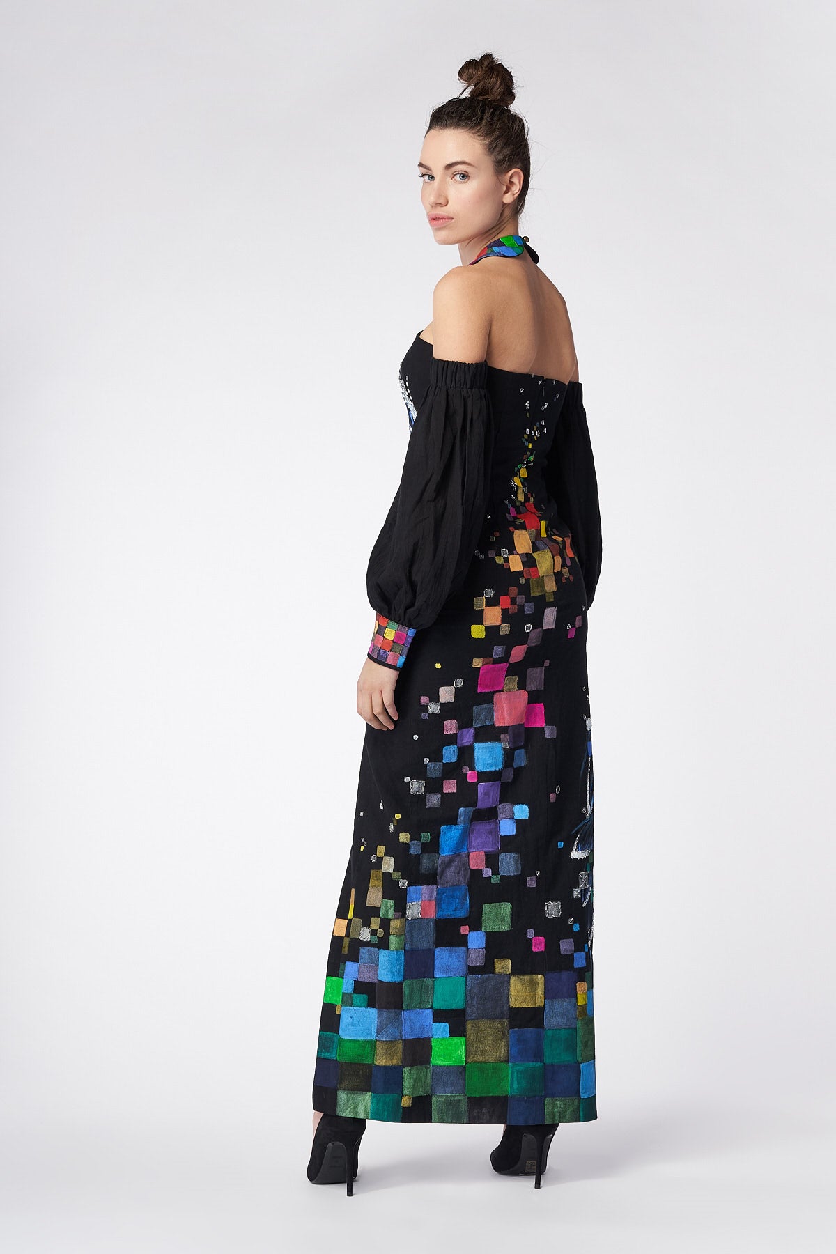 LONG HAND-PAINTED AND HAND-EMBROIDERED BACKLESS DRESS