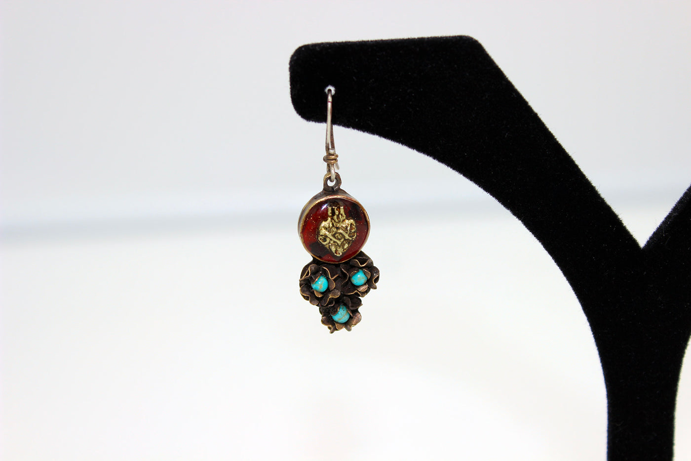 SAGRADO CORAZÓN EARRINGS WITH FLOWERS AND TURQUOISE PASTE