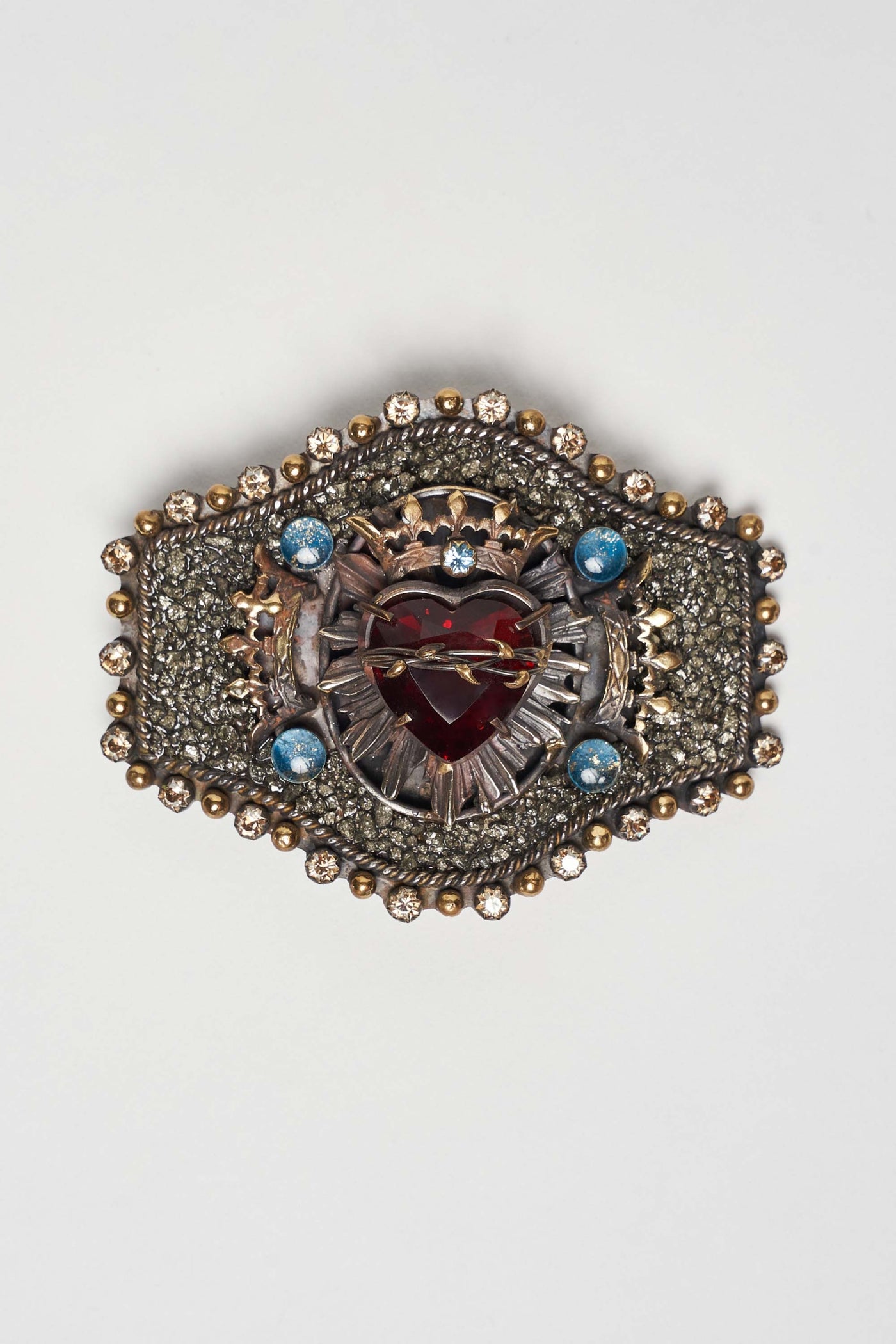 CORAZON SAGRADO BUCKLE WITH CROWN, CRYSTALS AND FACETED GLASS