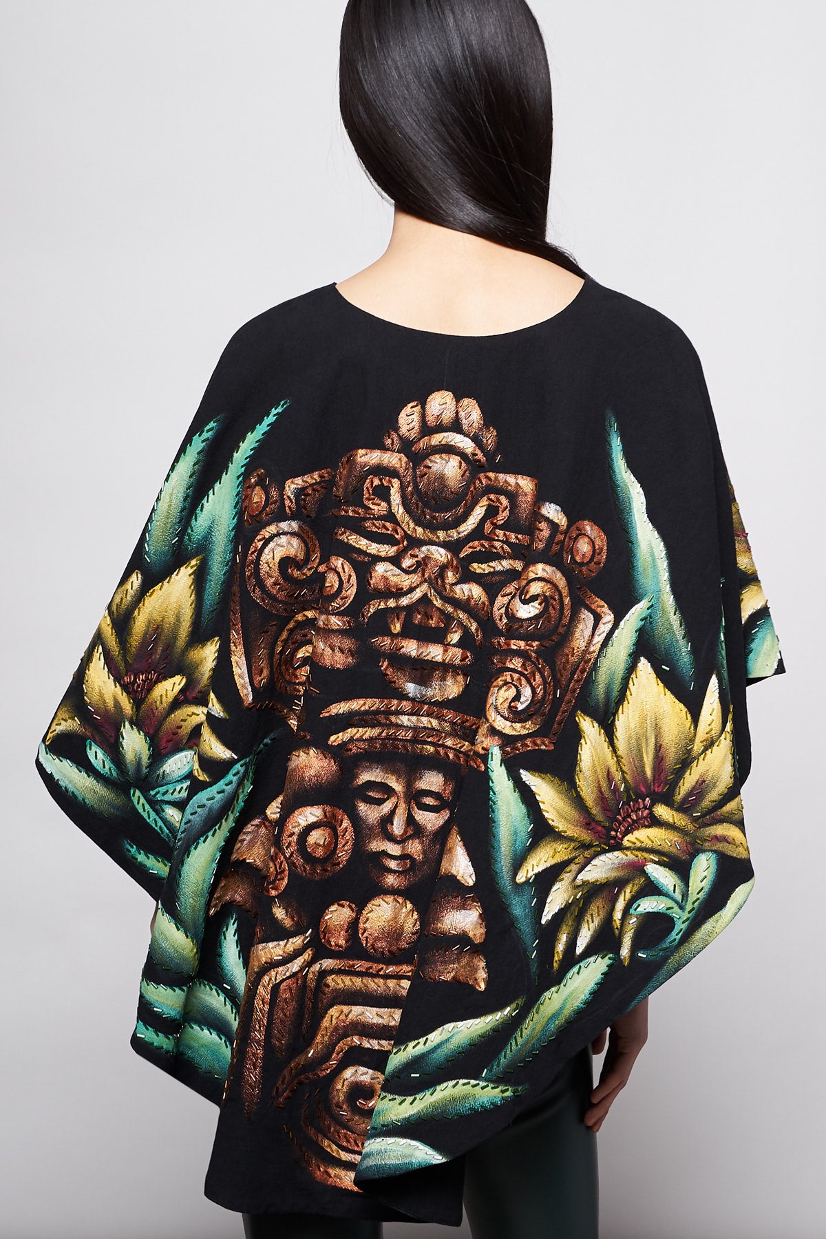 HIGH-LOW SHORT CAPE HAND-PAINTED AND HAND-EMBROIDERED - PREHISPANICO