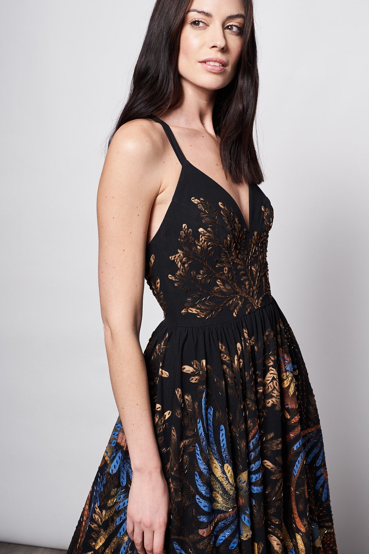 HAND-PAINTED AND HAND-EMBROIDERED V-NECK LONG DRESS - PAPEL AMATE