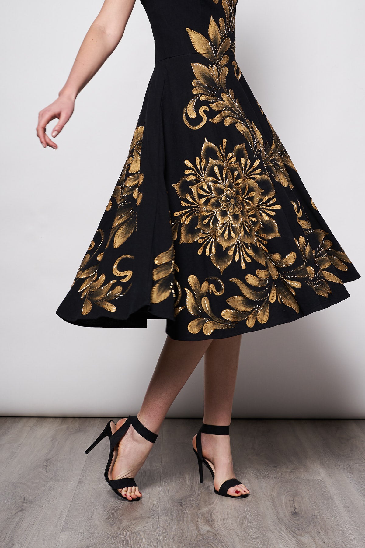 HAND-PAINTED AND HAND-EMBROIDERED MIDI DRESS - TALAVERA ORO