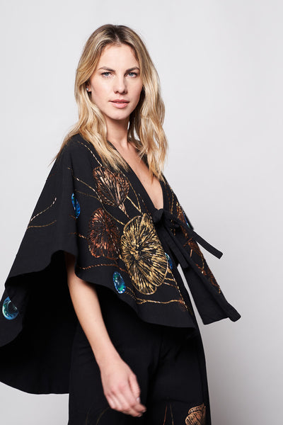 HIGH-LOW SHORT CAPE HAND-PAINTED AND HAND-EMBROIDERED - MEDUSAS
