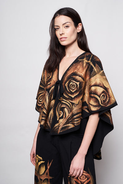 HIGH-LOW SHORT CAPE HAND-PAINTED AND HAND-EMBROIDERED - ROSAS ORO