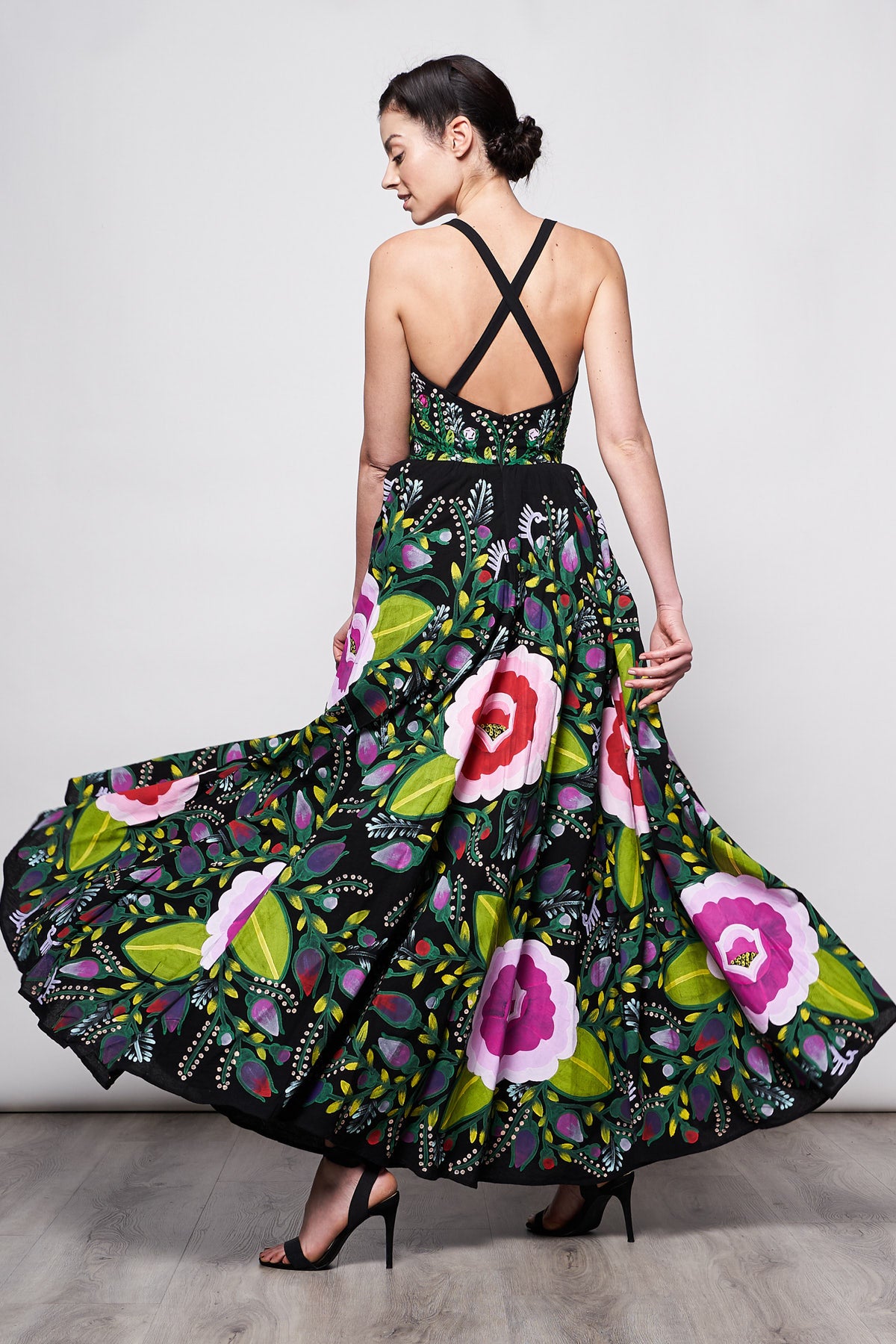 LONG DRESS V NECK HAND-PAINTED AND HAND-EMBROIDERED - TEXTIL FLORES