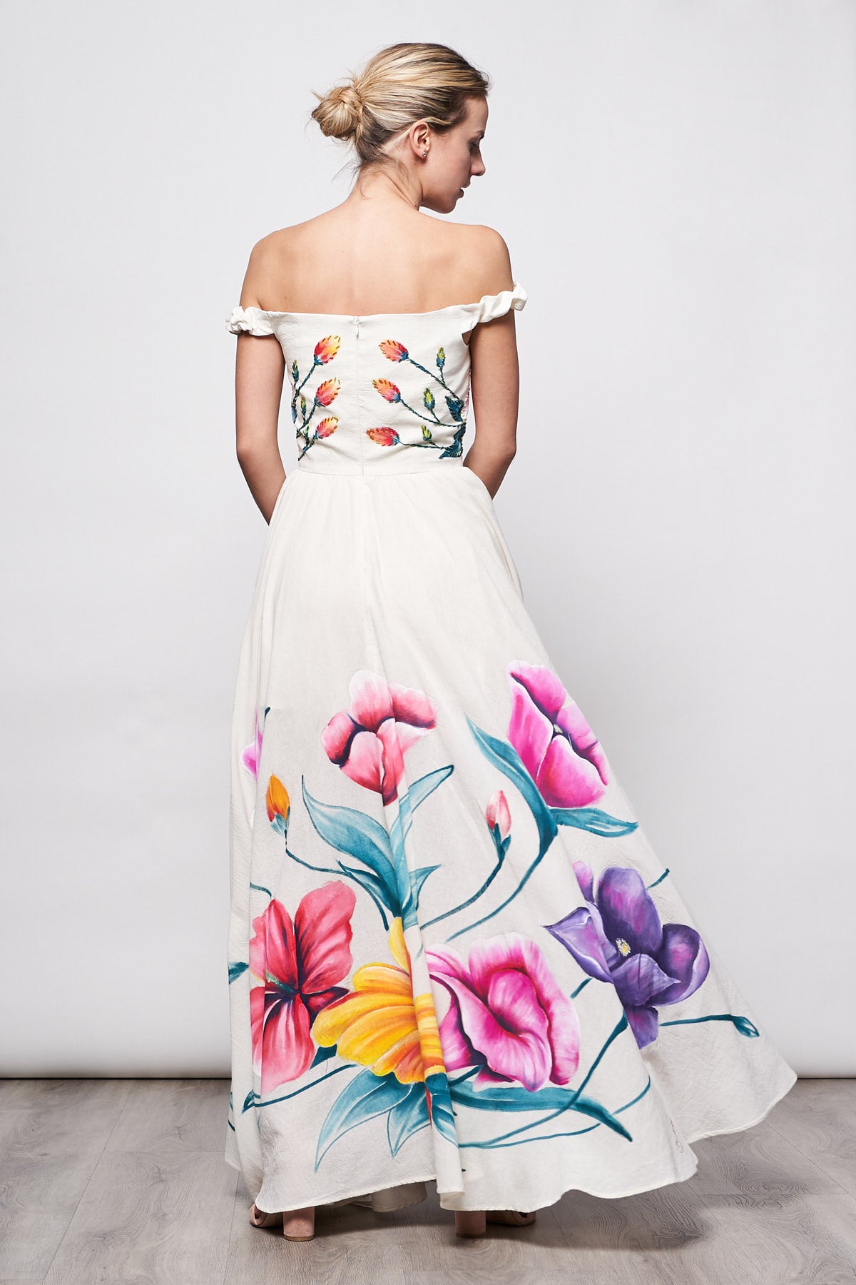 HAND-PAINTED AND HAND-EMBROIDERED LONG DRESS - FLORES