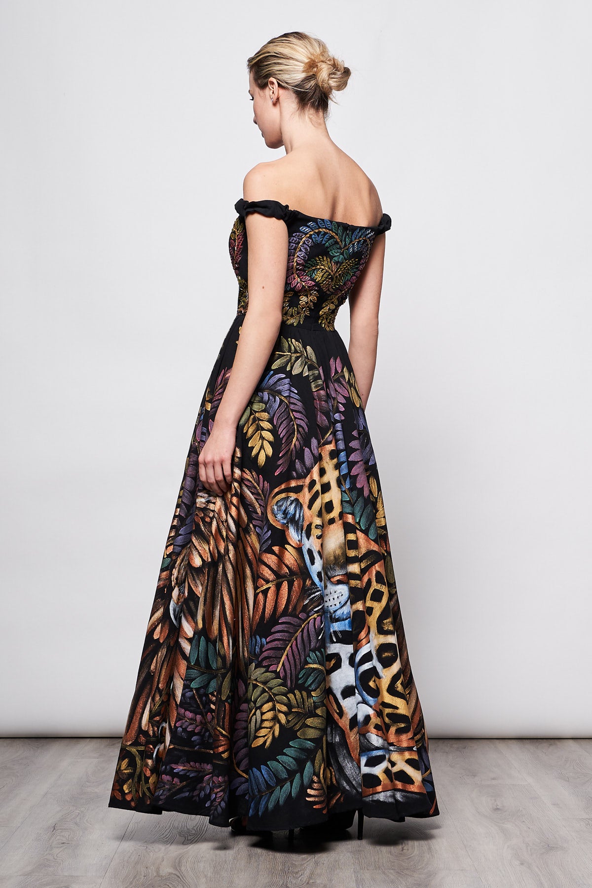HAND-PAINTED AND HAND-EMBROIDERED LONG DRESS - ANIMALES SAGRADOS