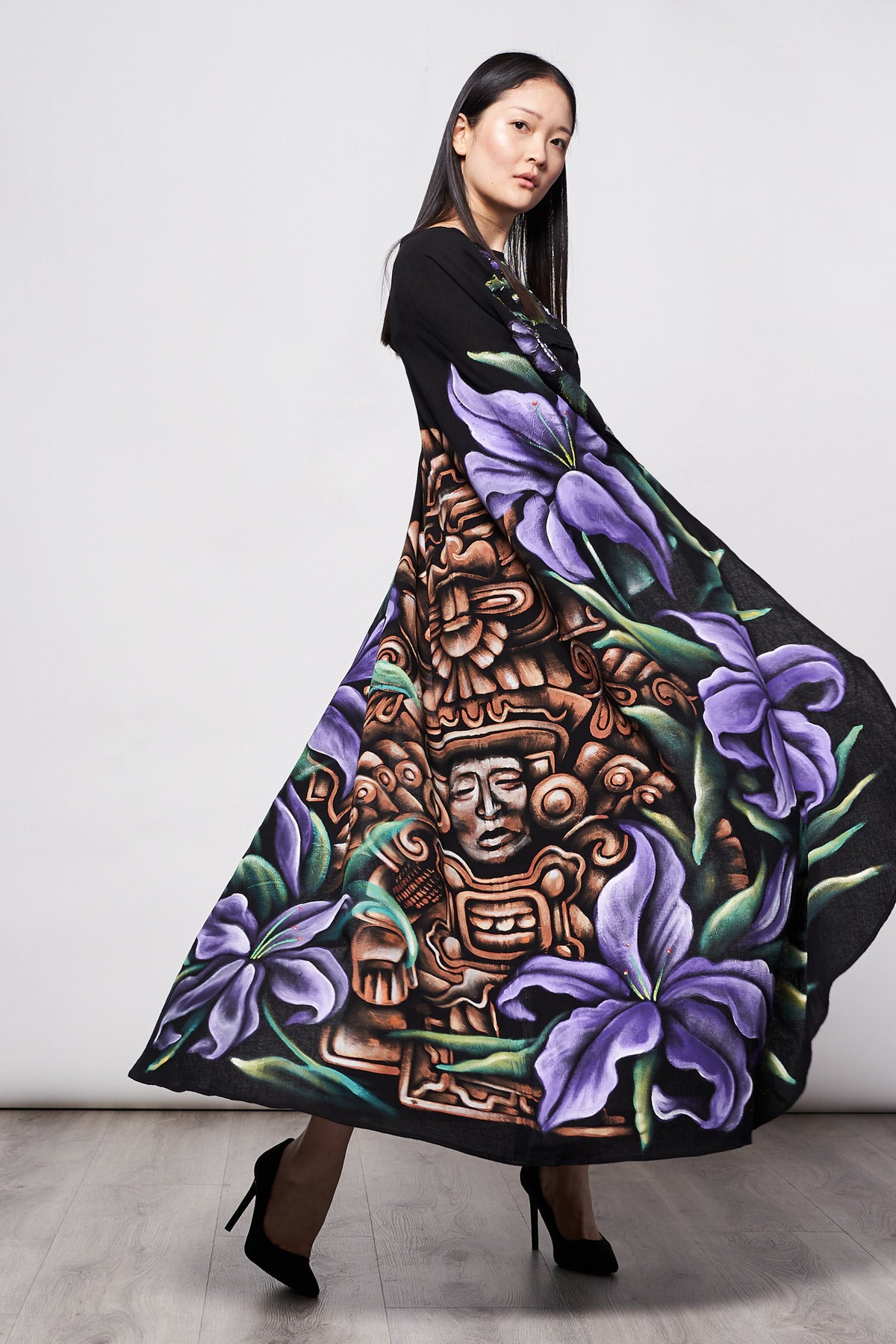 LONG HAND-PAINTED AND HAND-EMBROIDERED CAPE - PREHISPANICO